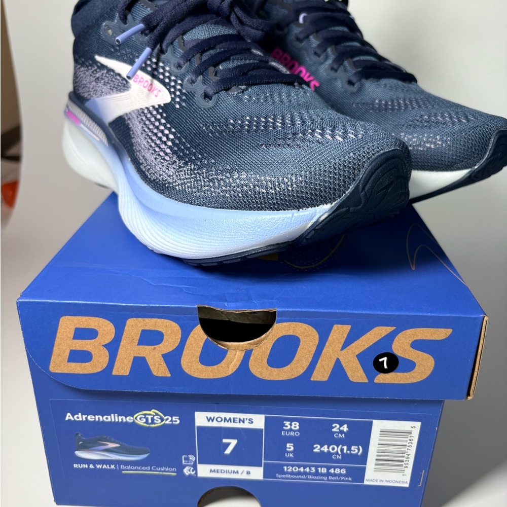 Brand New In The Box 🔥🔥🔥🔥Brooks Adrenaline GTS 25 Women Size 7 . - Picture 11 of 11
